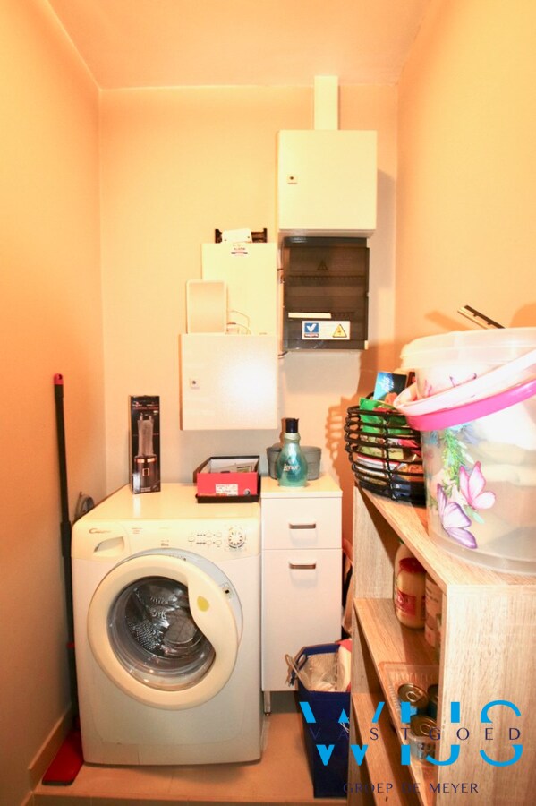 GELIJKVLOERS appartement met 2 slaapkamers &amp; garage te Ertvelde! 