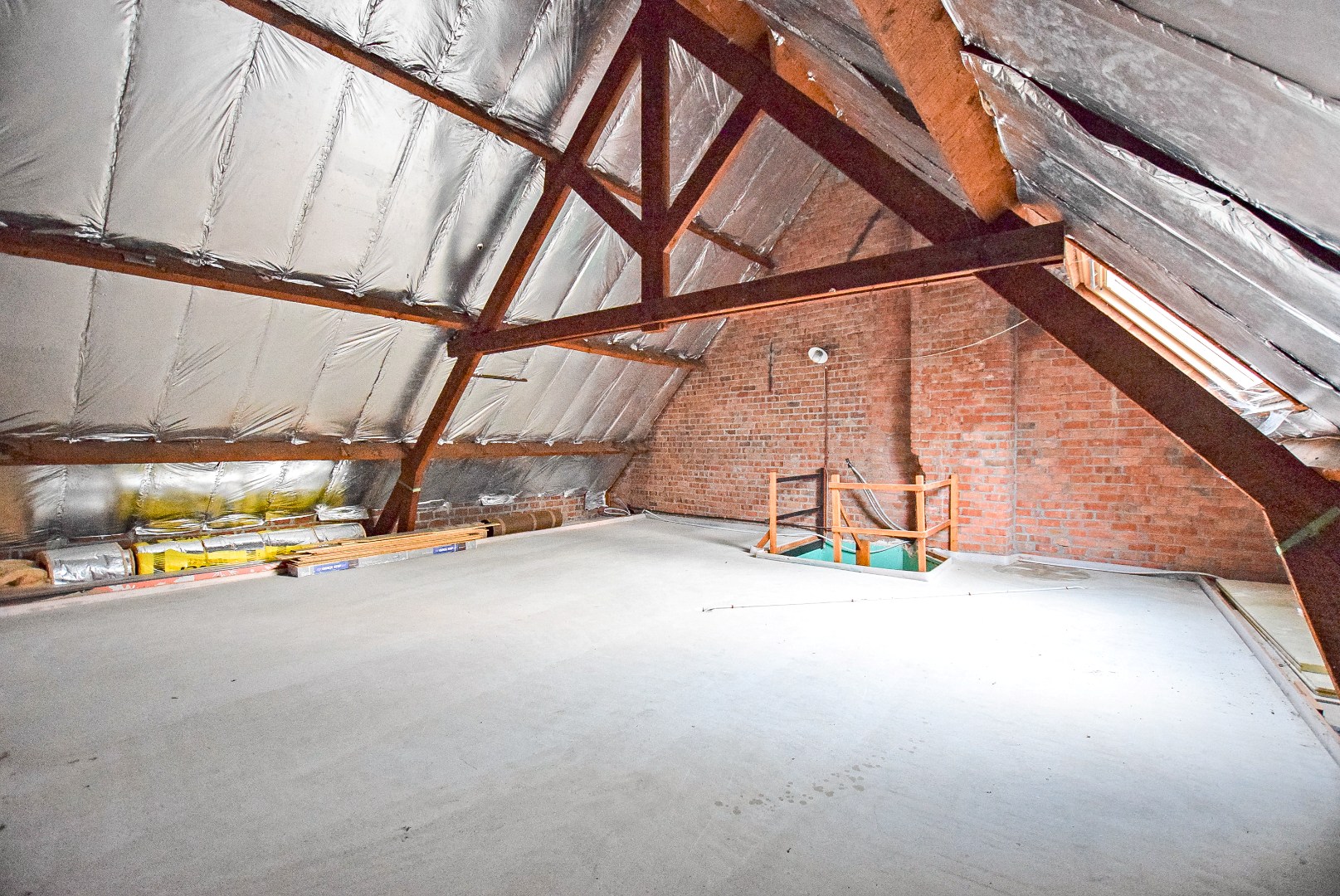 Instapklare eigendom met tal van mogelijkheden in hartje Poperinge. 