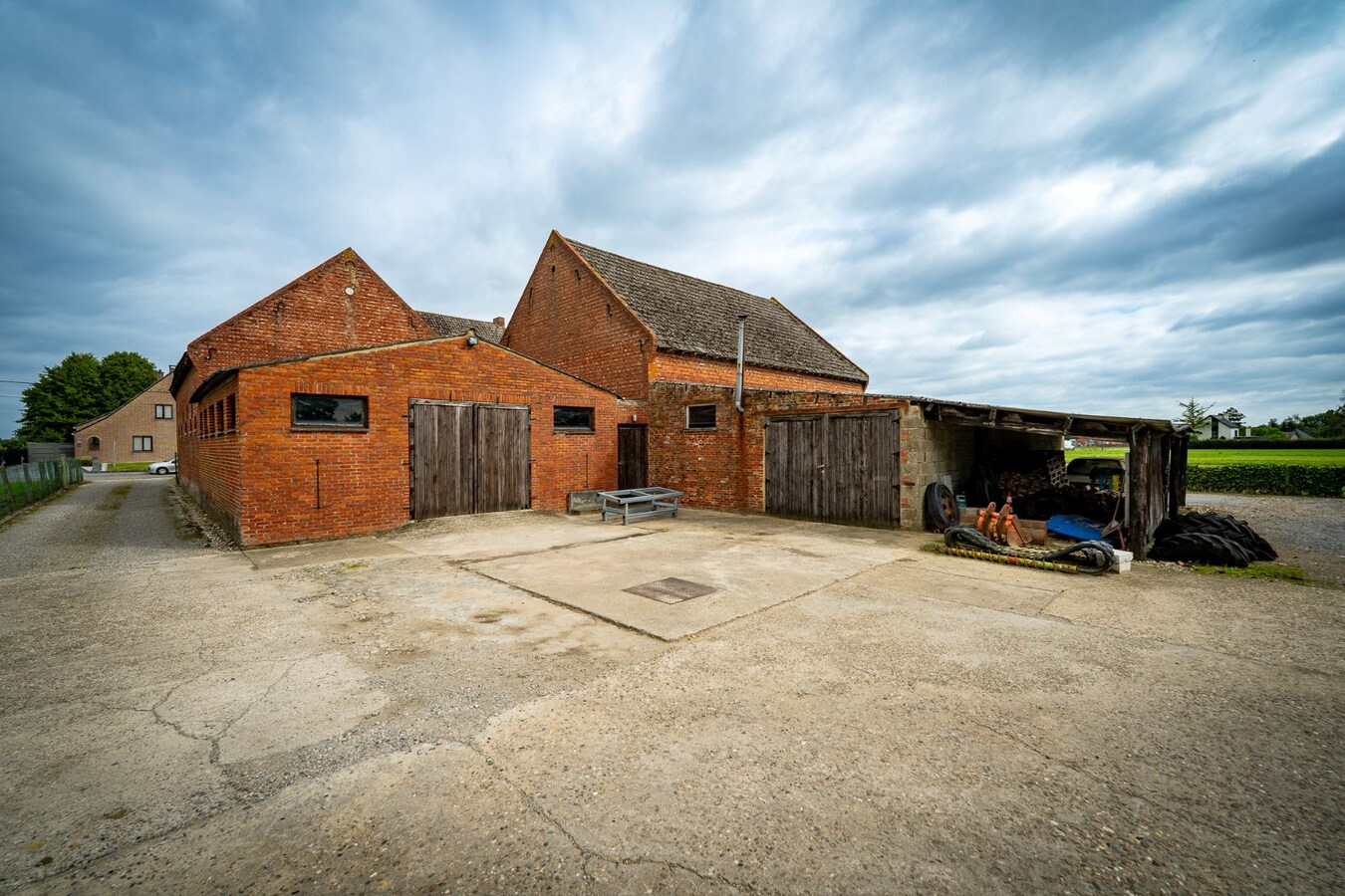 Farm to be renovated with stables and pastures on approximately 1.7 hectares in Herk-de-Stad. 