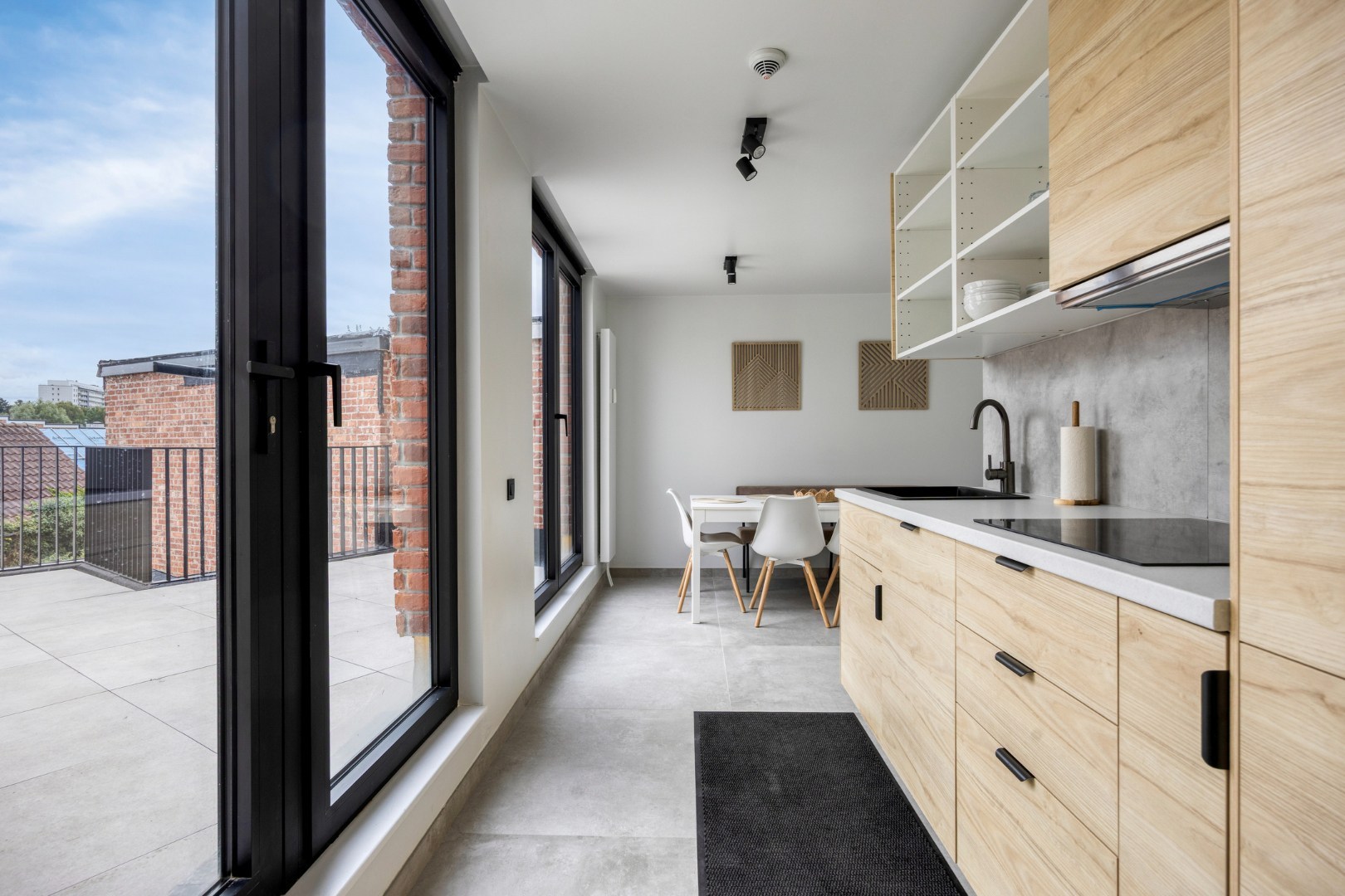 Volledig gerenoveerde en gemeubelde studentenkamers met privé-sanitair. 