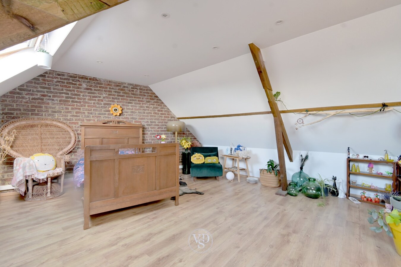Exceptioneel ruim appartement in centrum Gavere. 