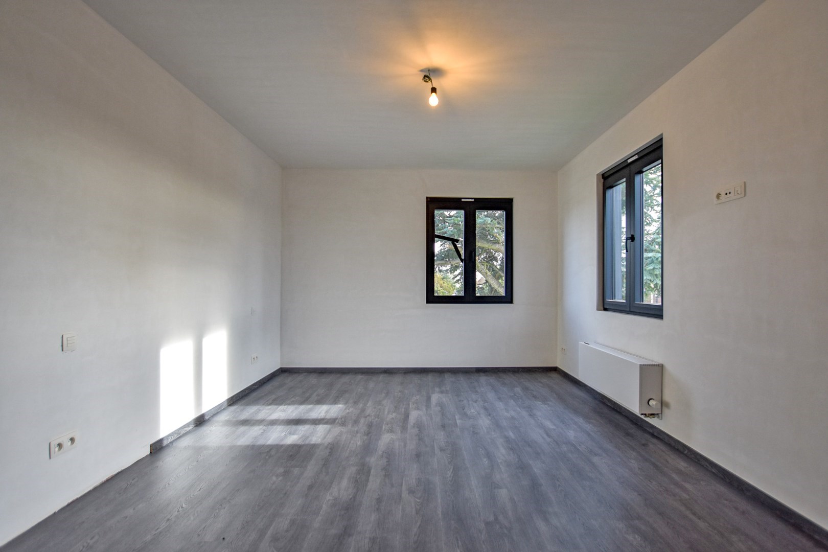 Exclusieve  energiezuinige villa (BEN-woning) met 4 slaapkamers en inpandige garage te Koksijde. 