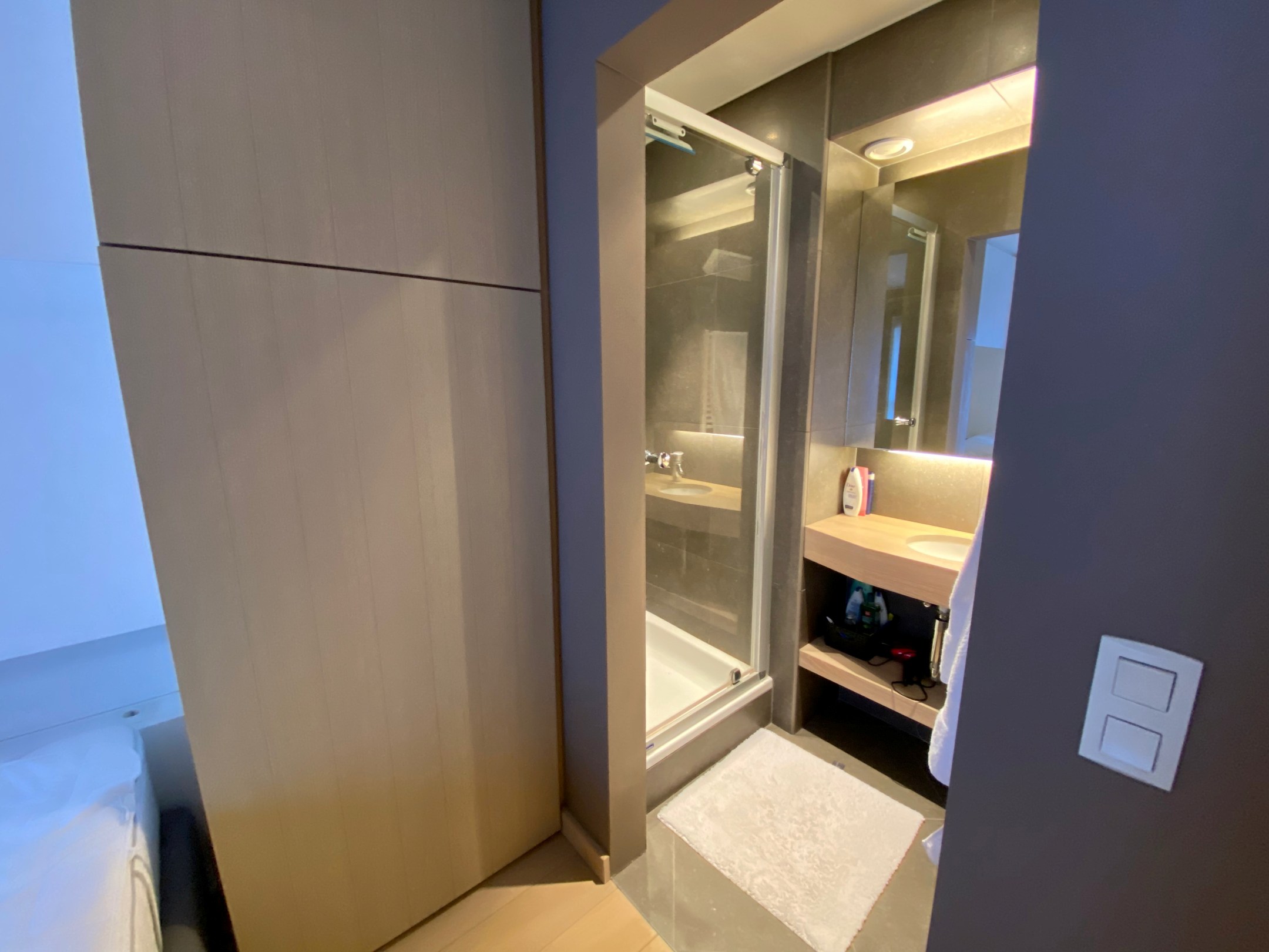 Non-meublé - Appartement spacieux et confortable avec 2 terrasses, idéalement situé sur la Lippenslaan. 