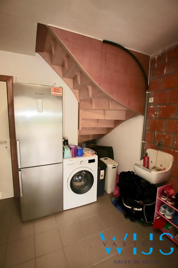 Instapklaar en zeer gezellig woonhuis in een rustige wijk te EEKLO ! 