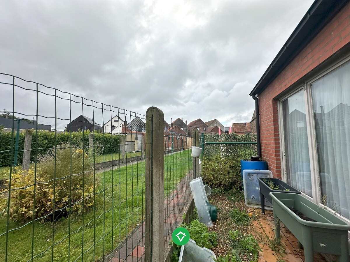 Charmante starterswoning met garage op toplocatie te Koekelare 