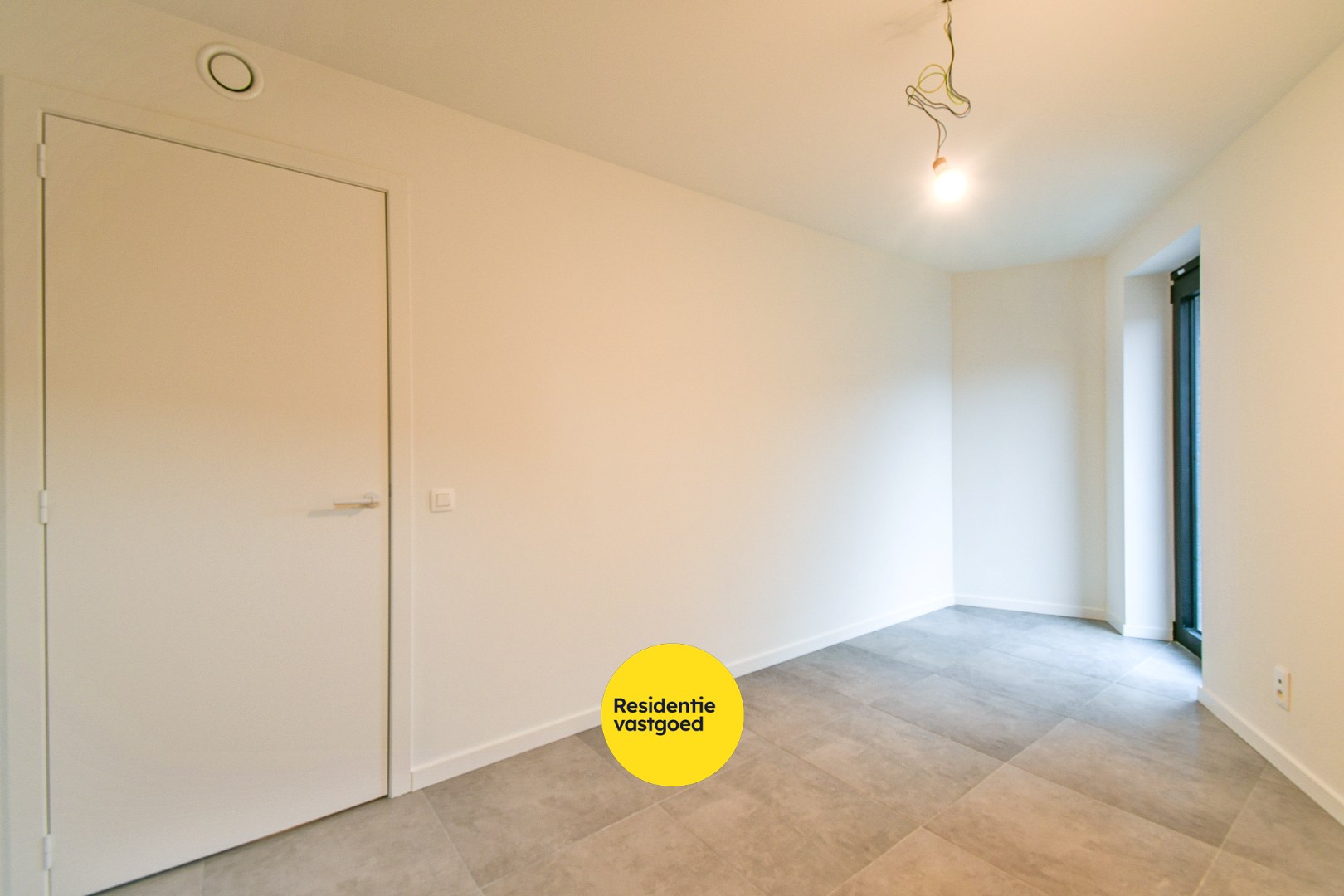 Royaal drie-slaapkamer appartement met ruim terras 