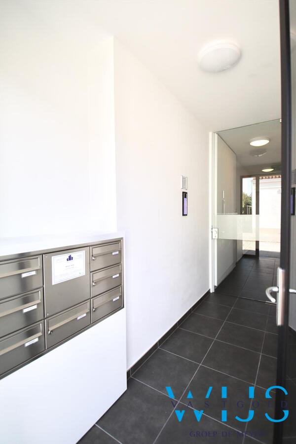 Gelijkvloers appartement met TUIN &amp; GARAGE te Zelzate! 