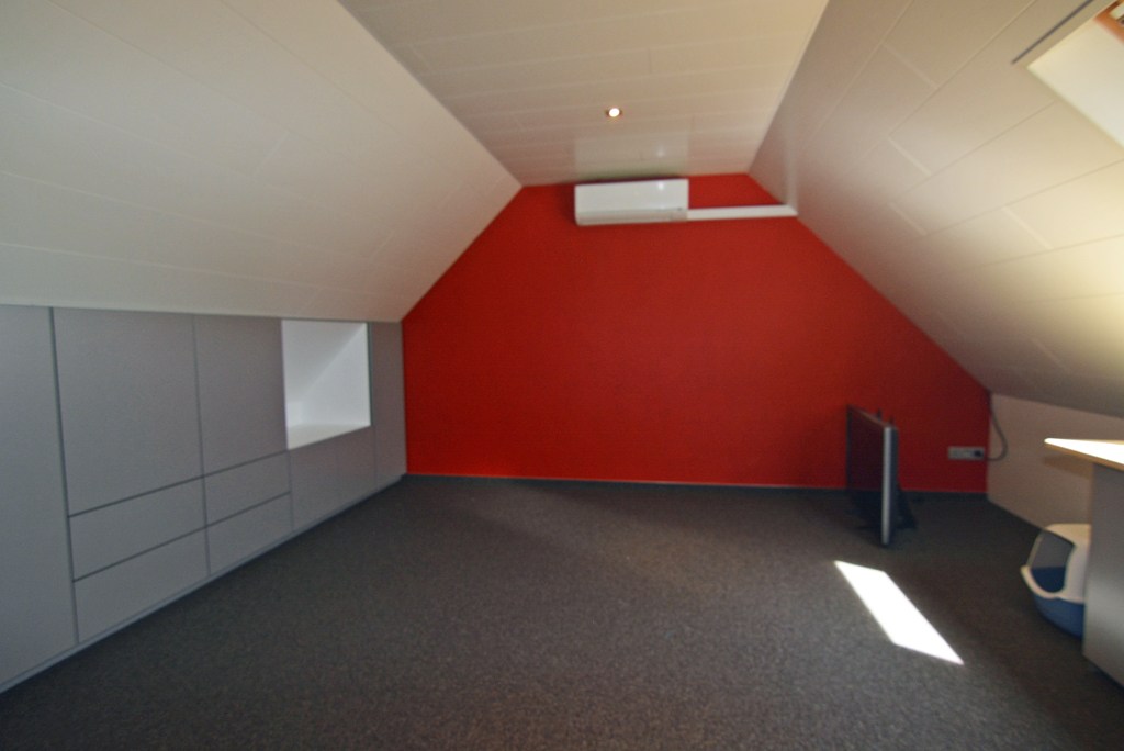 Modern triplex appartement met 3 slpks, terras, kelderberging en autostaanplaats. 