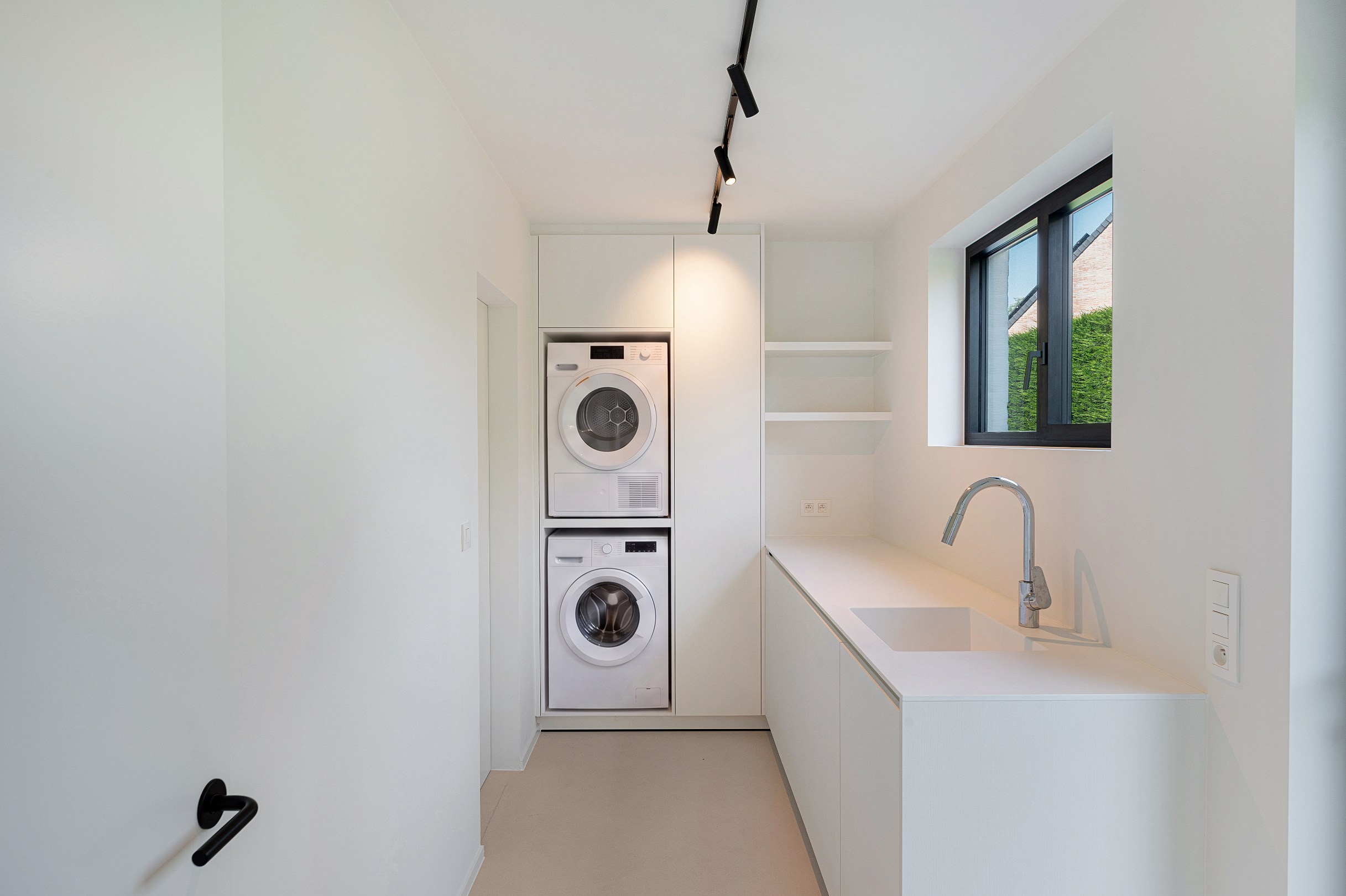 Villa rénovée située dans un quartier résidentiel 