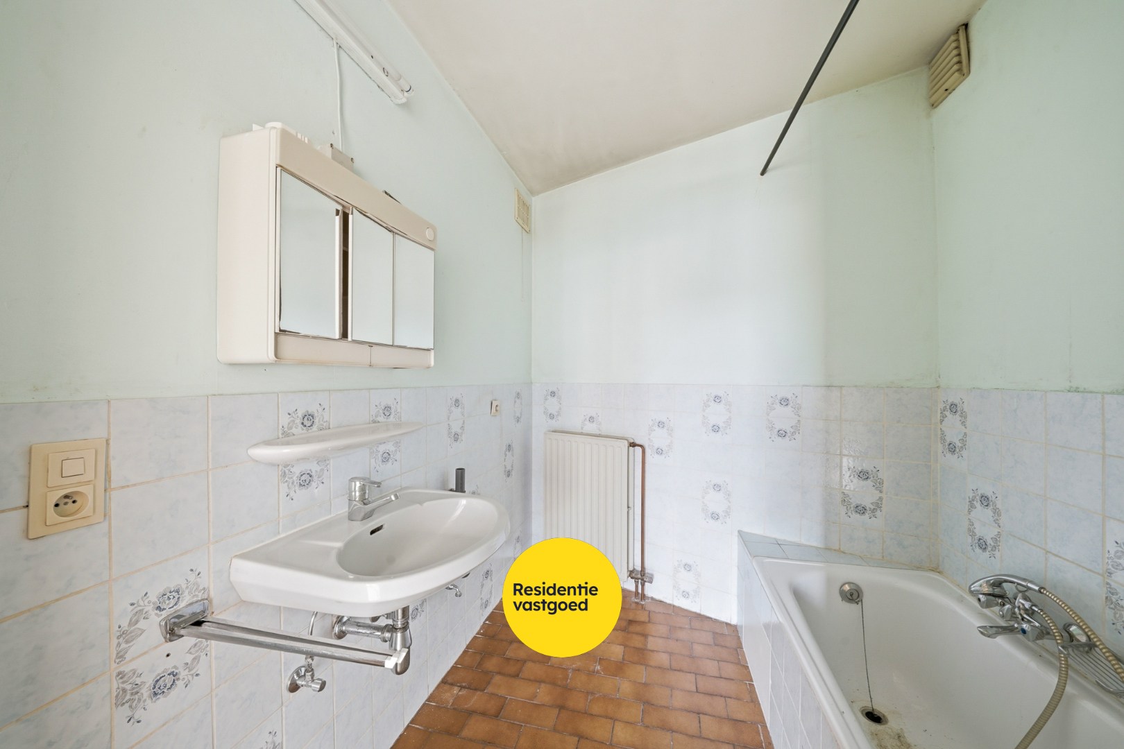 Op te frissen appartement met zicht op het Sint-Catharinaplein in Oostende 