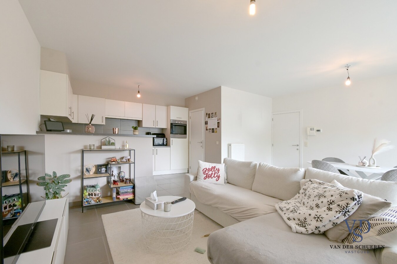 Modern appartement in hartje Dikkelvenne 
