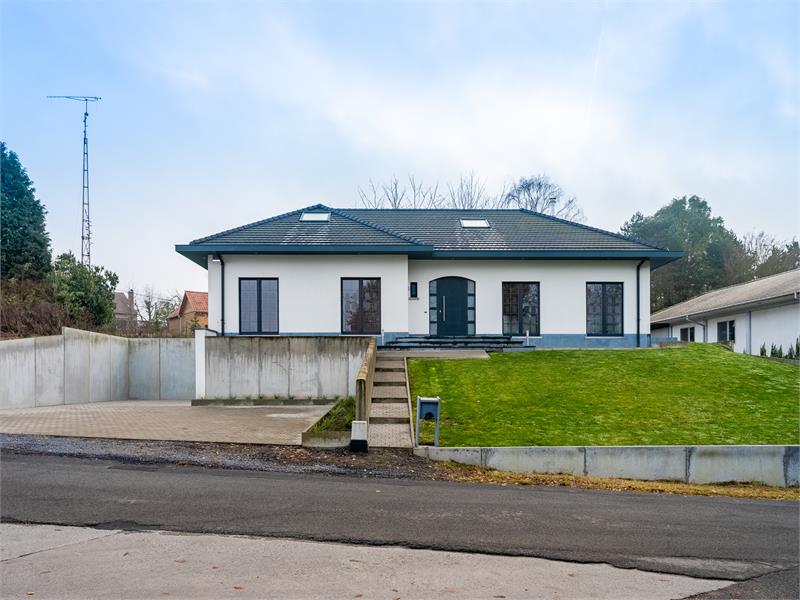 Volledig gerenoveerde villa in het charmante Pollare. 