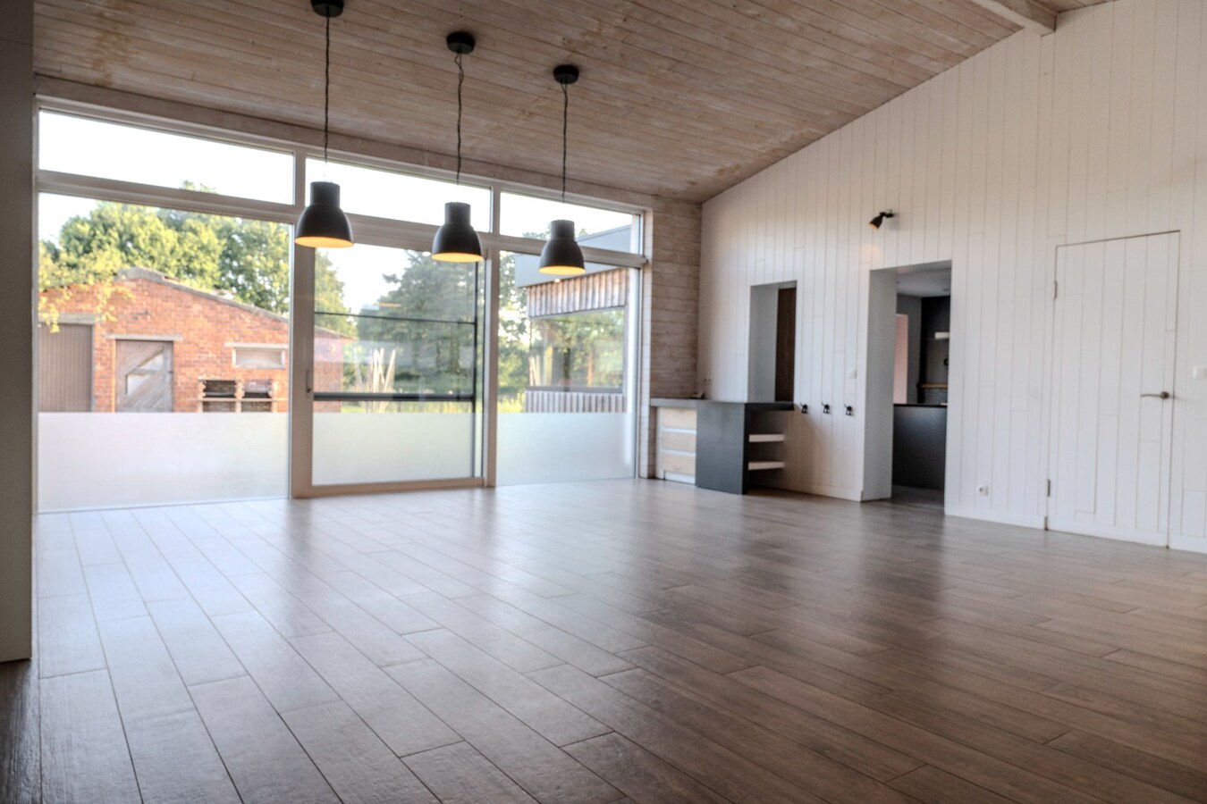 Ruim huis met vergunde stal 