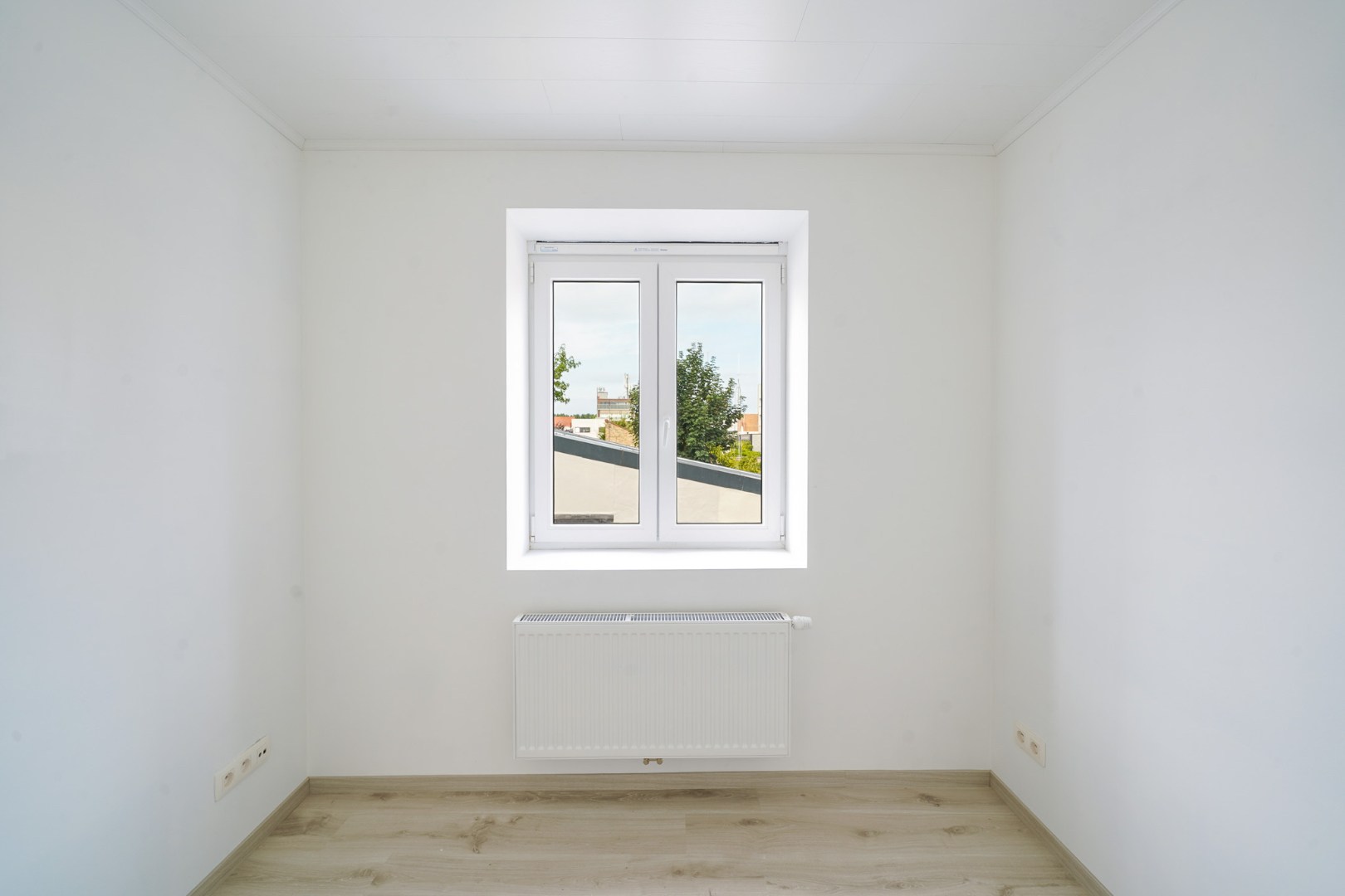 Volledig gerenoveerde rijwoning met 3 slaapkamers in Stene 