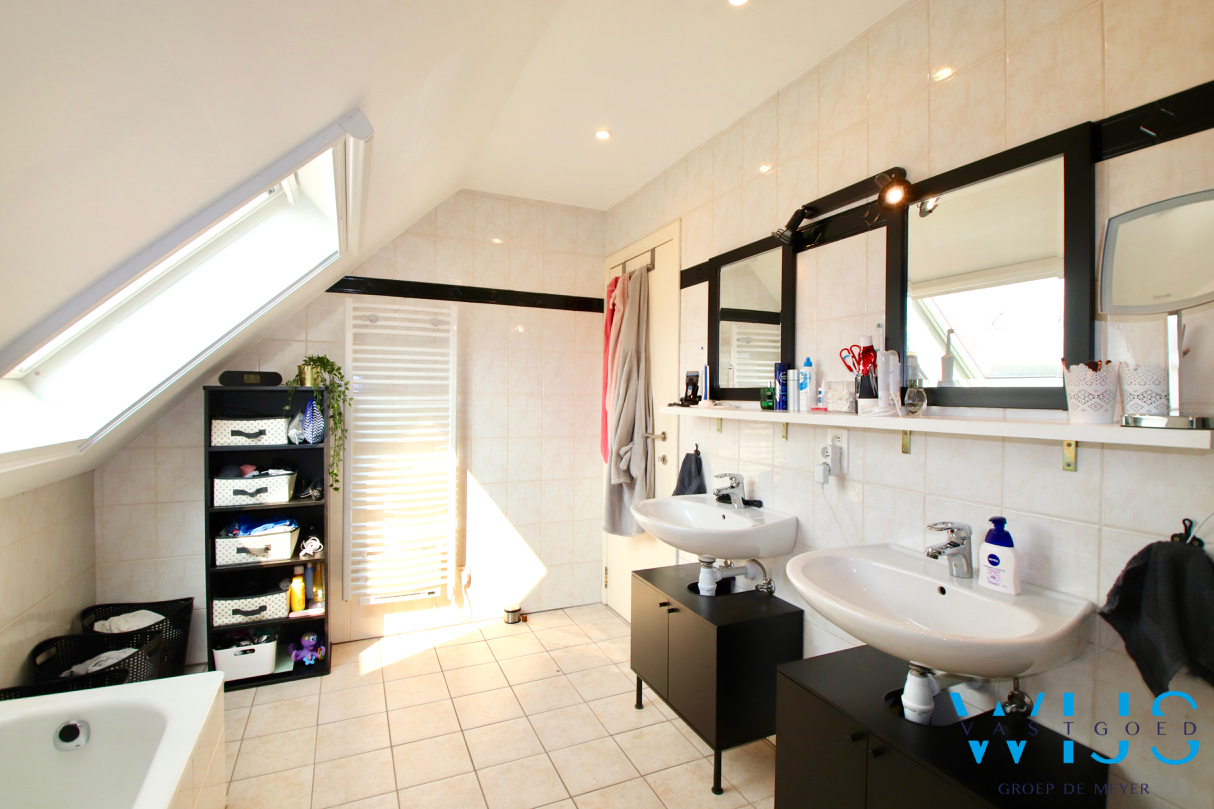 Toffe gezinswoning met 3 slaapkamers, garage &amp; zonnige tuin te Ertvelde Rieme! 