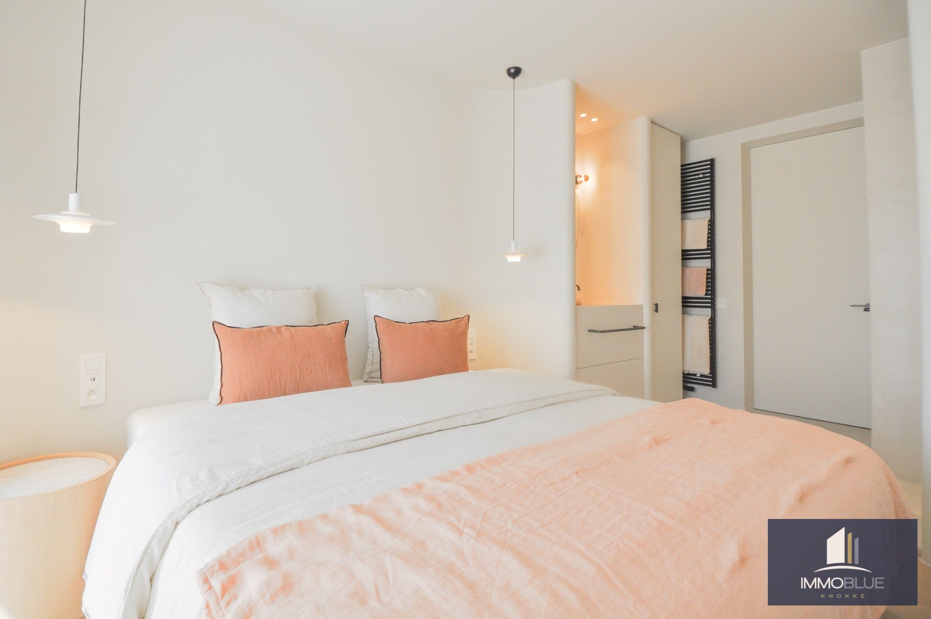 Volledig gerenoveerd hoek-appartement met een prachtig zicht op het Zegemeer. 