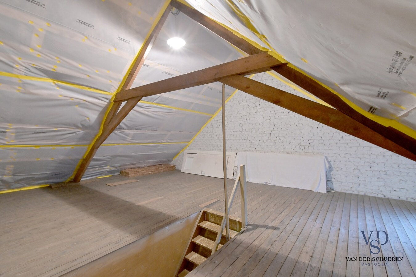 Te renoveren gezinswoning. 