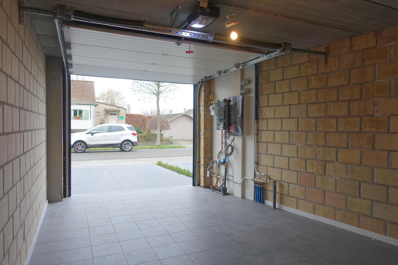 Nieuwbouwwoning met garage 