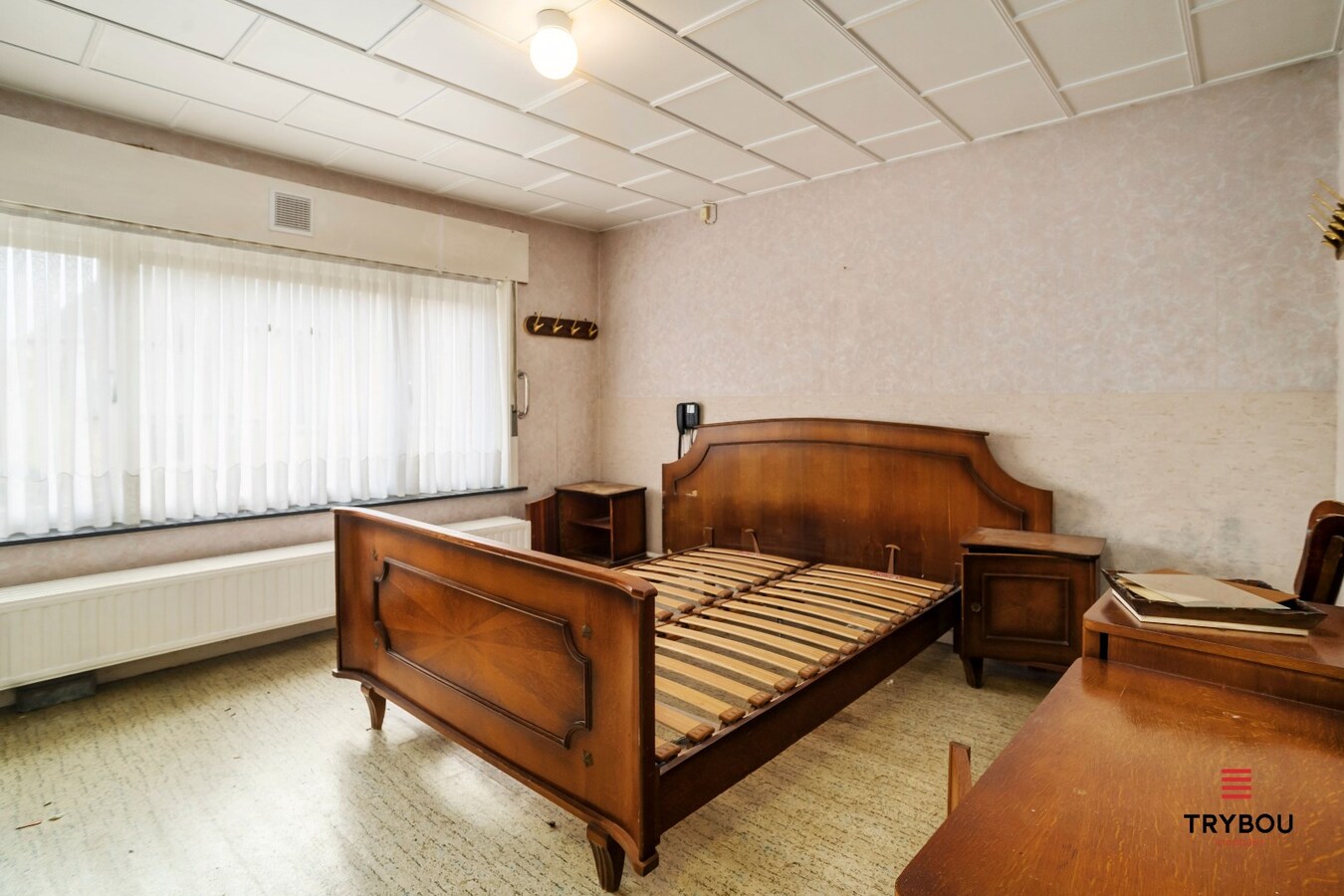 Halfvrijstaande woning met 5 slaapkamers en bijgebouw op 5488 m³ te Jonkershove 