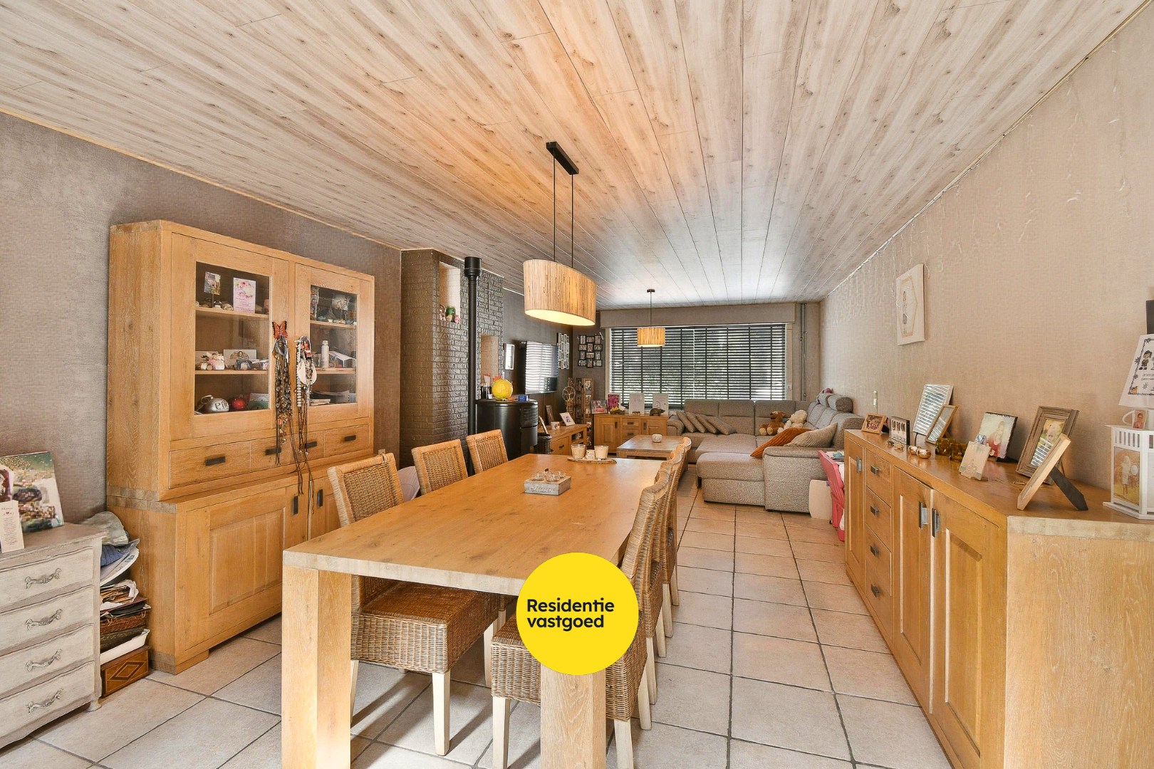 Woning met drie slaapkamers, garage en zonnige tuin 