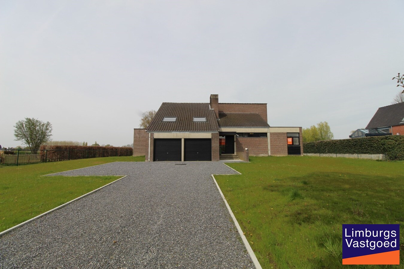 Ruime villa, 308m², 4 slpk, uitzicht op velden, 19a49ca 