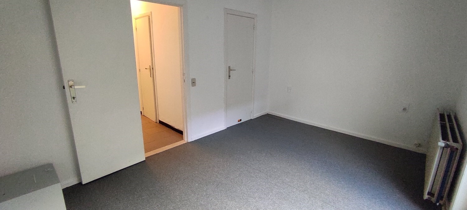 Centraal gelegen handelspand gelegen op een zeer commerciële ligging in de Lippenslaa (POP-UP MOGELIJK) 