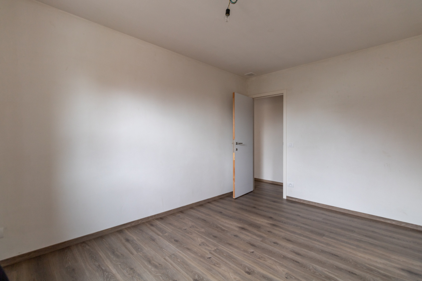 LICHTRIJKE MODERNE HALFOPEN NIEUWBOUWWONING TE OOSTDUINKERKE 