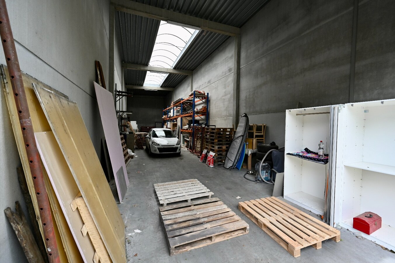 RECENTE RUIME LOODS OP CENTRALE LIGGING TE BREDENE 