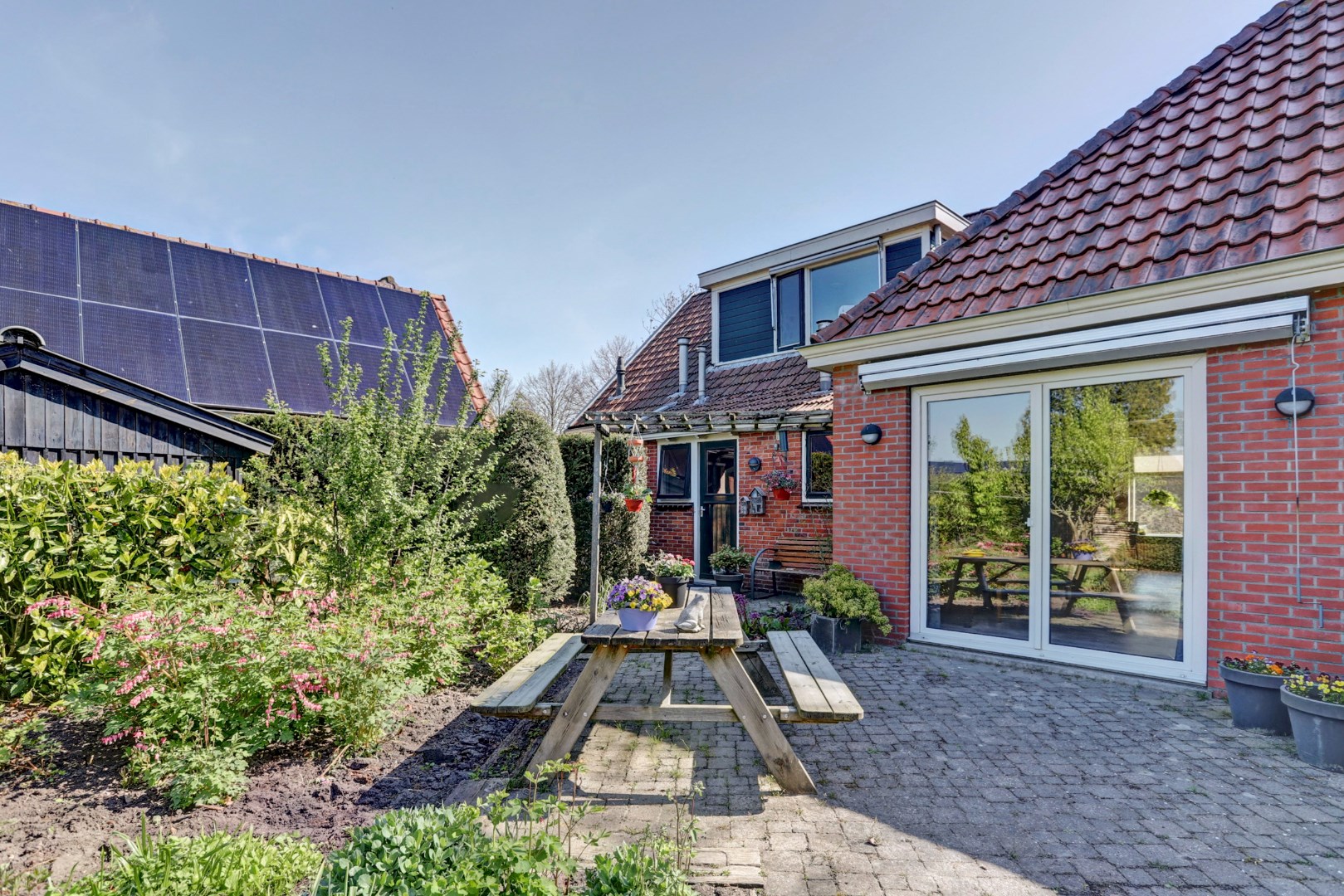 Eengezinswoning verkocht | onder voorbehoud in Oudebildtzijl