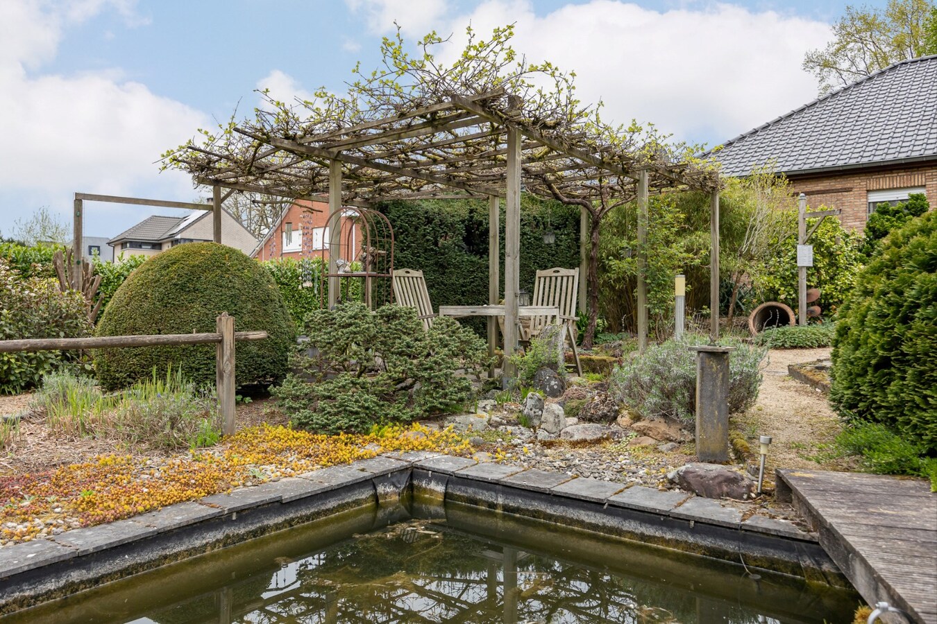 Rustig wonen in het groen –  gelijkvloerse woning op riant perceel van 2178 m² 