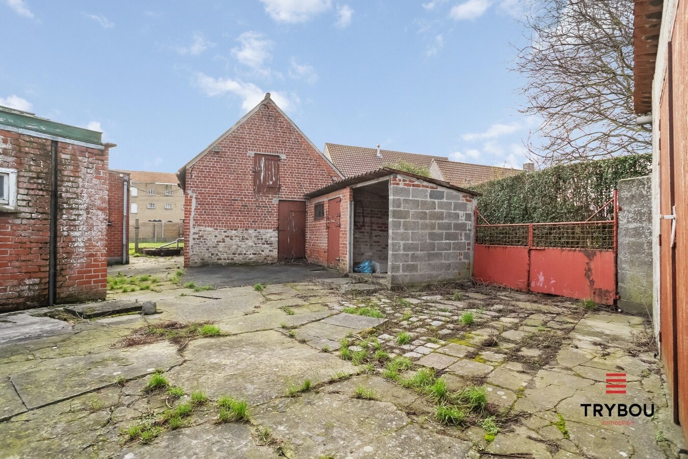 Zongerichte, te renoveren woning op ruim perceel van 618m² 