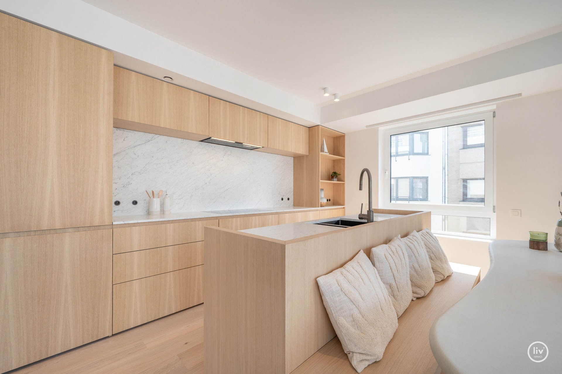 Stijlvol gerenoveerd hoekappartement op topligging in het hart van Knokke 