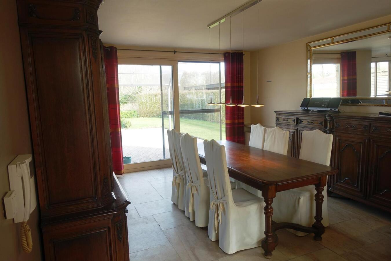 Residentieel gelegen, alleenstaande woning met achterliggende weide 