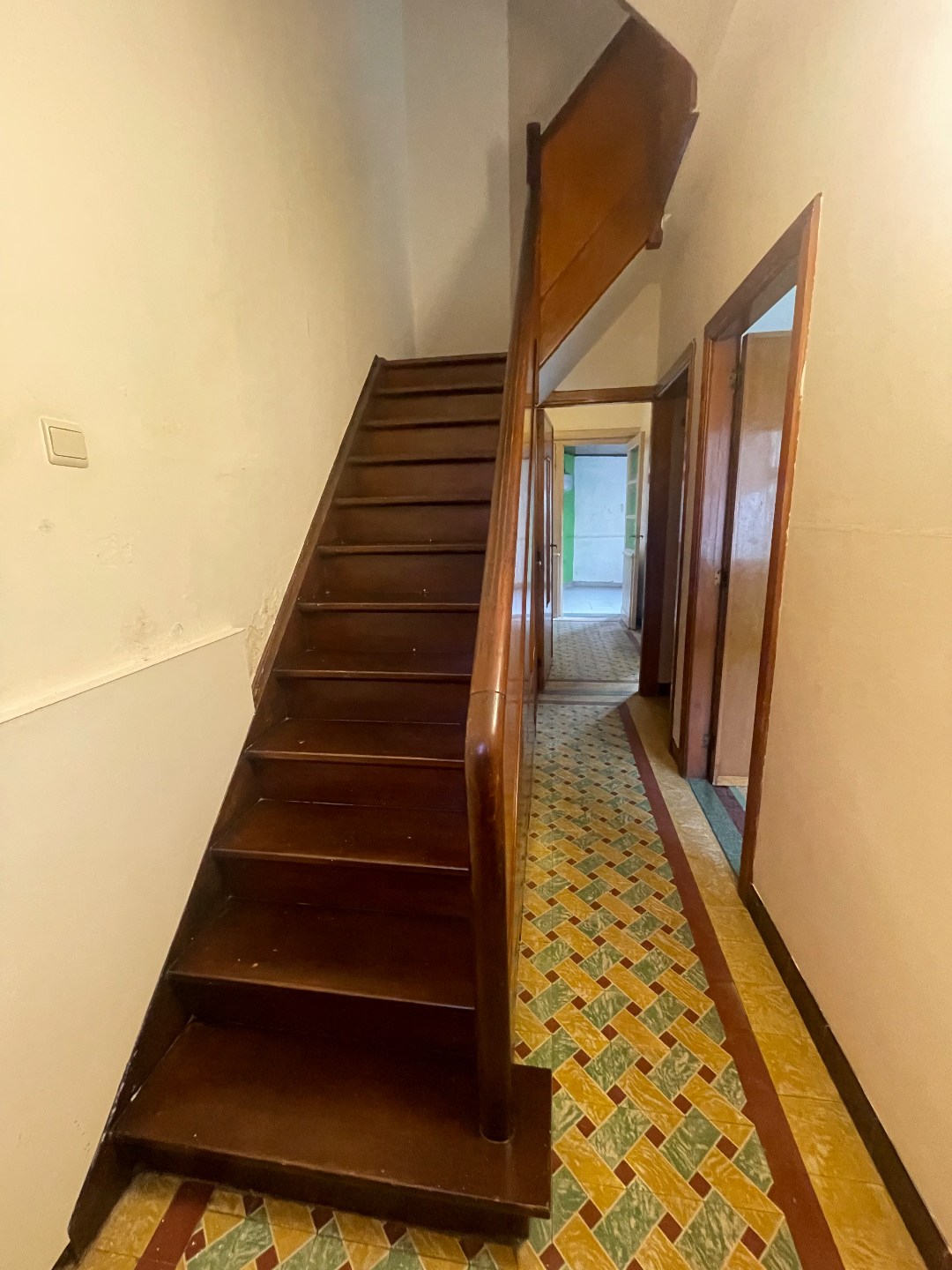 Gezellig rijhuisje te huur met 3 slaapkamers en gezellig terras gelegen in het centrum van Geel! 