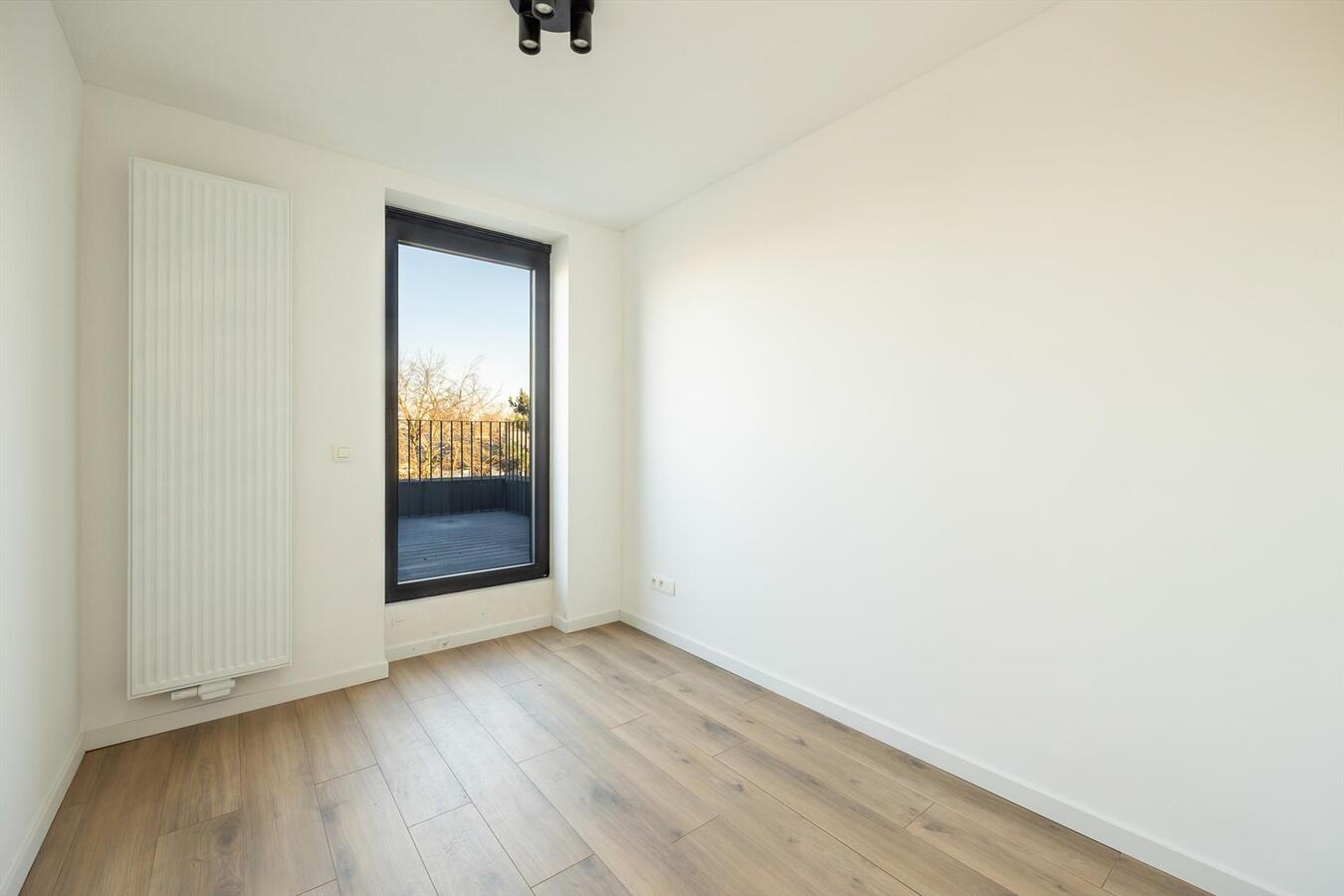 Gerenoveerd appartement met ruim terras te Mortsel! 