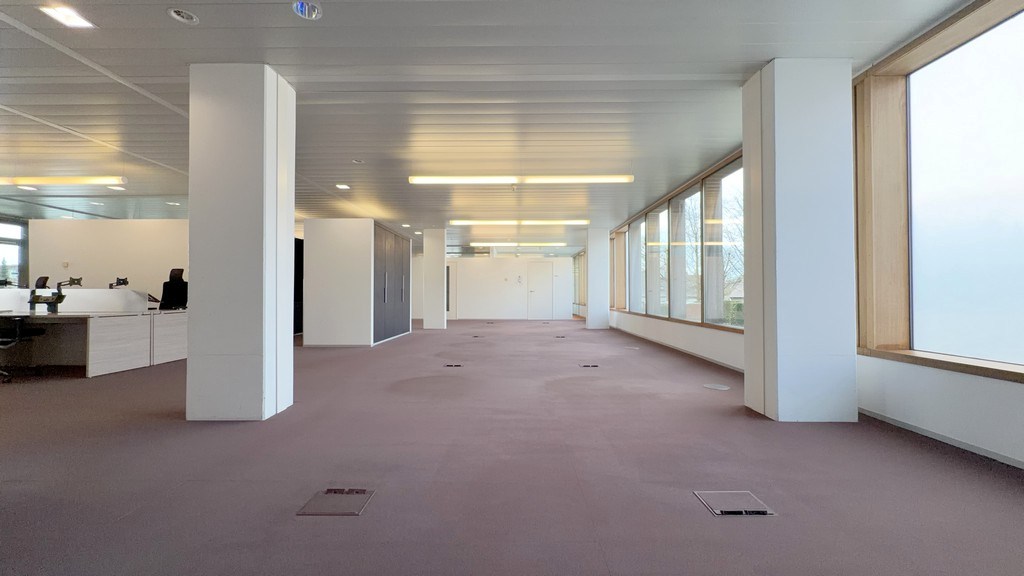 Modern kantoorgebouw te koop nabij oprit R4 te Wondelgem