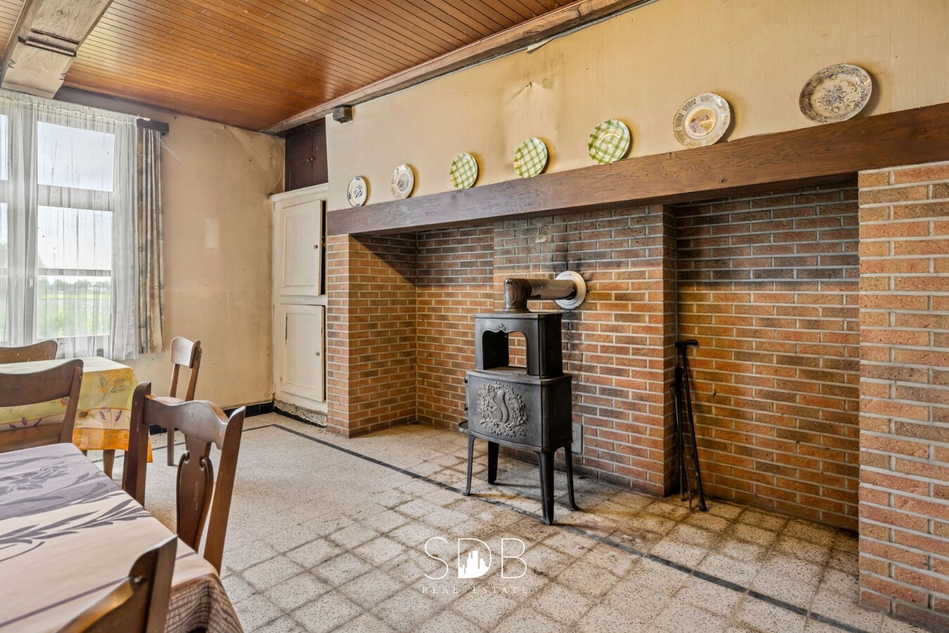 Prachtige hofstede met hoeve, bakhuisje, schuur en graslanden op circa 2,2 HA 