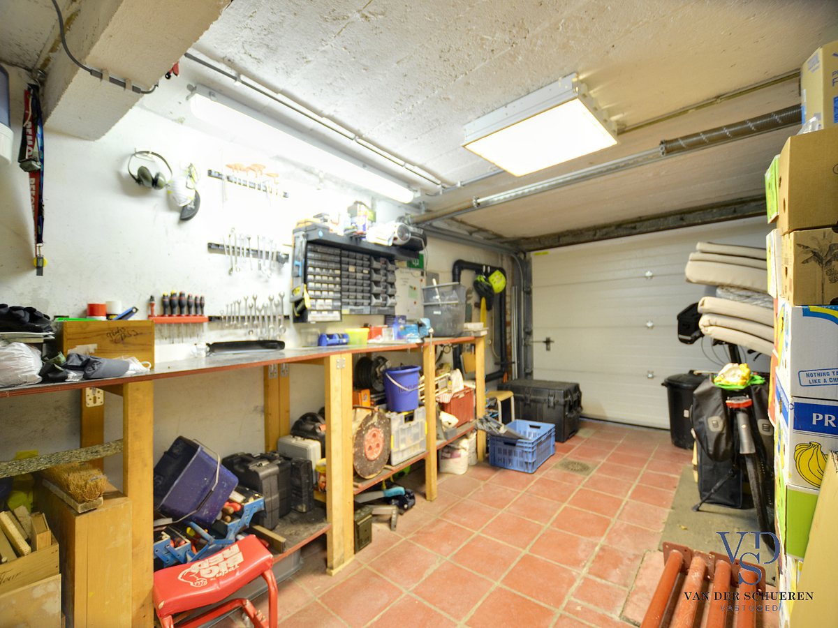 Ruime, degelijke bel-étage nabij Sint-Pieters-station. TOPPER !! 