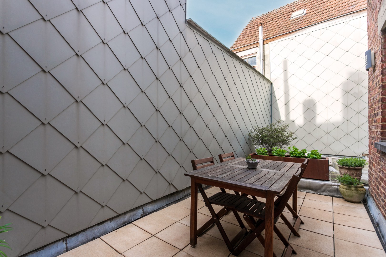 Handelspand met woonst te Halle centrum 