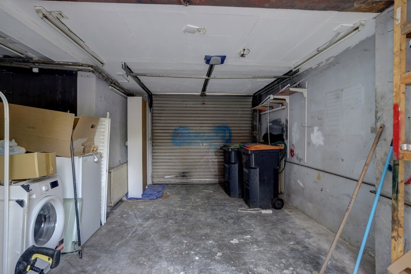 DIT BETREFT EEN WONING MET BIEDEN VANAF PRIJS  € 350.000 K.K. 