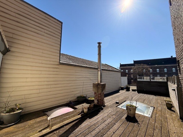 Duplex appartement met 2 slaapkamers en dakterras in het centrum van Maaseik. 