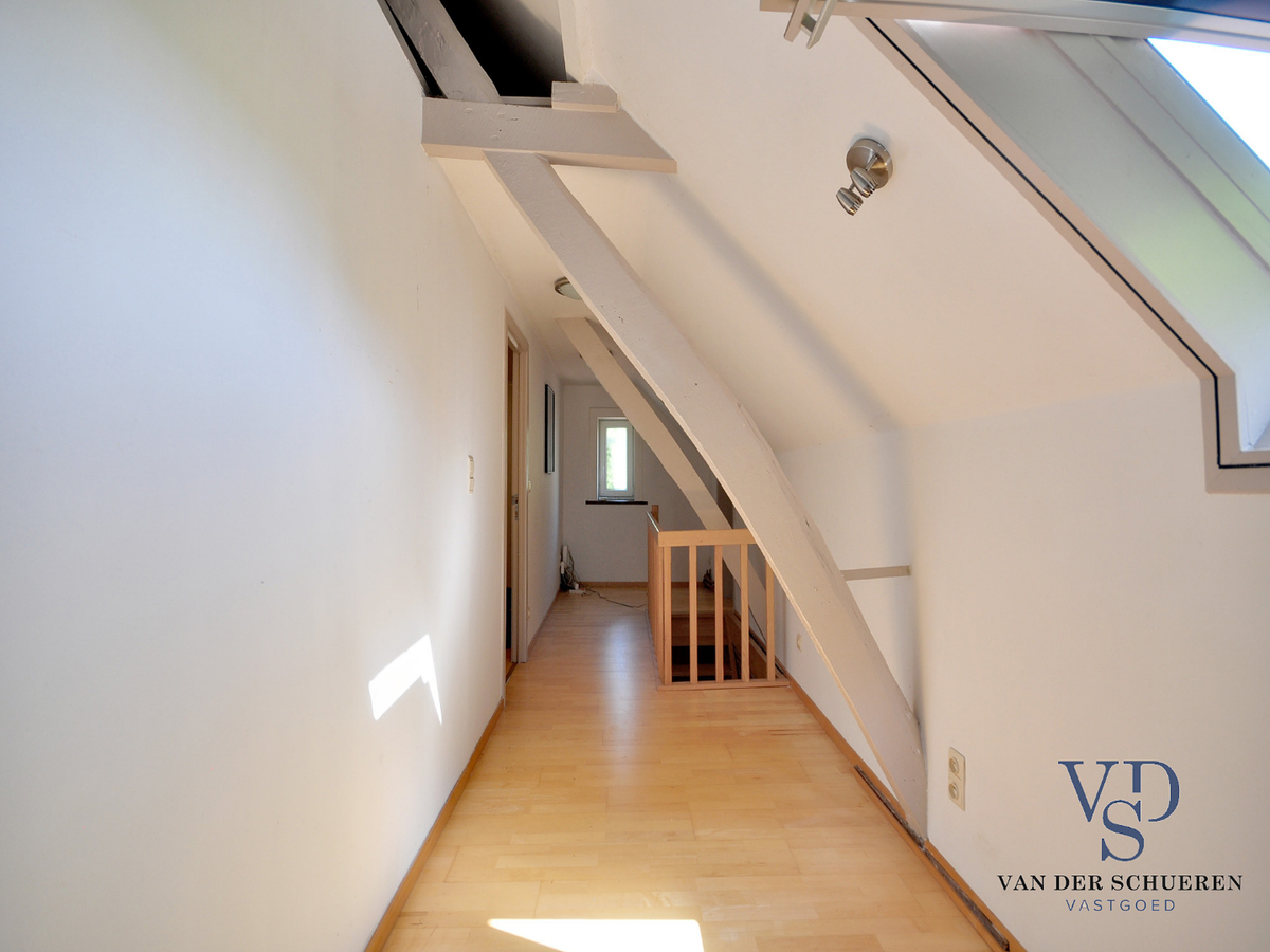 Idyllische woning met schuur. Uitzonderlijk gelegen. 