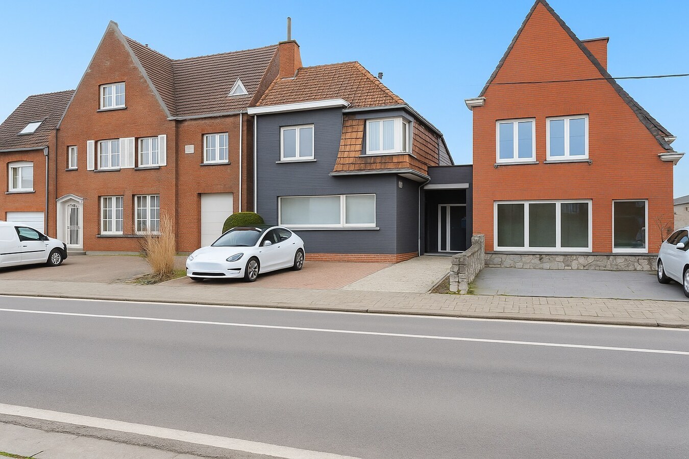 Grande maison 3 façades avec espace commercial – Opportunité rare ! 