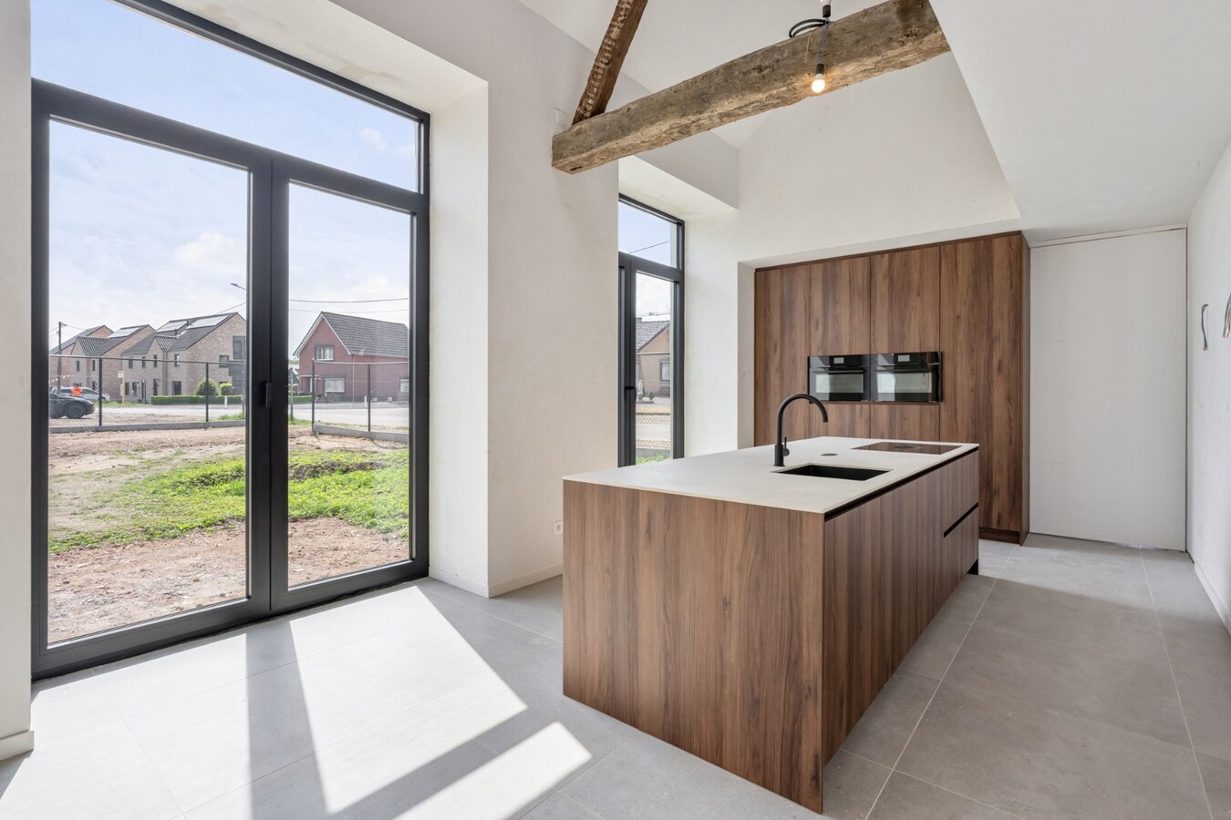 Exclusieve woning in volledig heropgebouwde hoeve op een perceel van 4a33ca! 