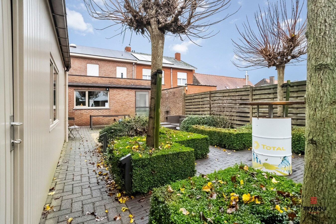 Instapklare halfopen woning met 3 slaapkamers en garage te Oostnieuwkerke 