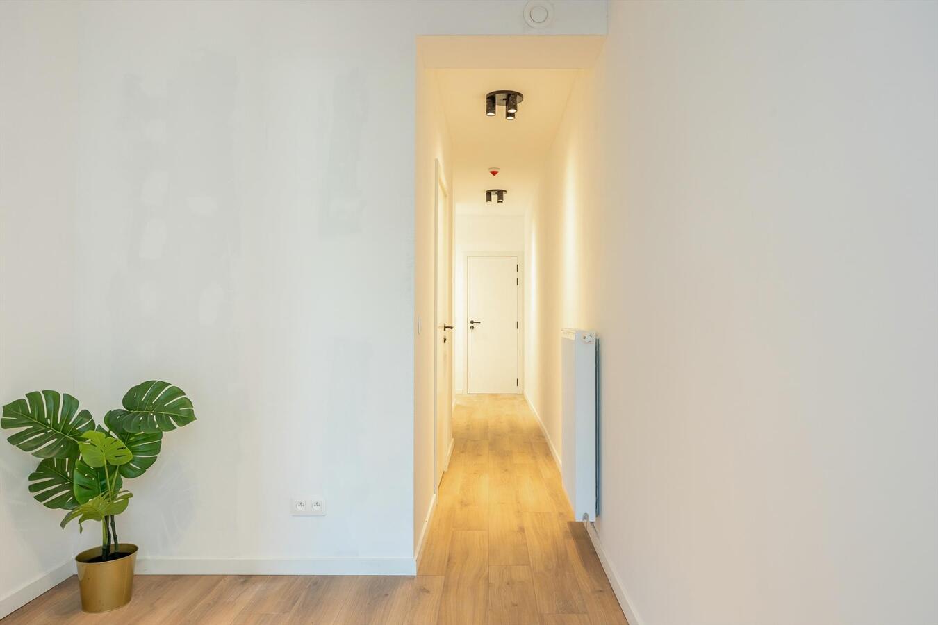 Gerenoveerd appartement met ruim terras te Mortsel! 