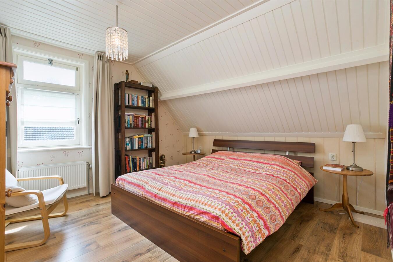 Fraai gelegen, karakteristiek vooroorlogs, vrijstaand gerenoveerd woonhuis op perceel van 1.035 m2 aan de Tonterstraat 42 te Riethoven. 