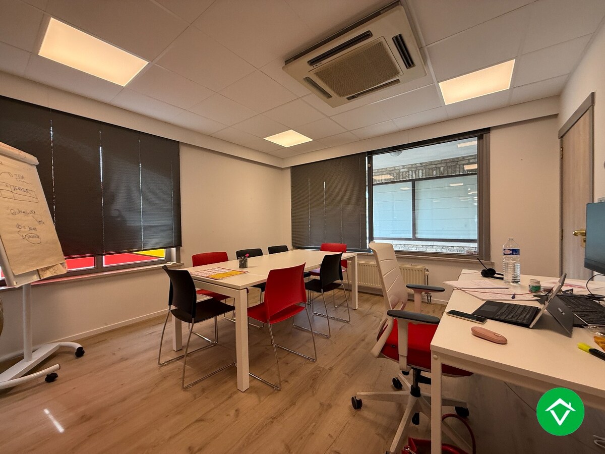 Commercieel gelegen handelspand te Roeselare 