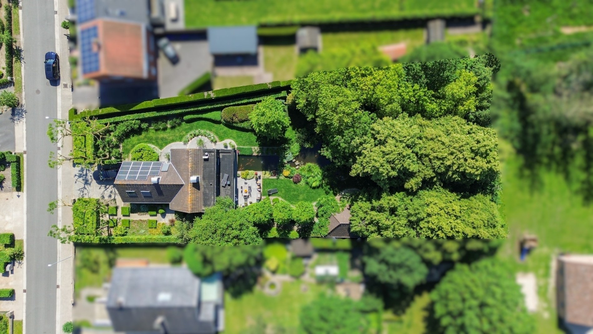 Ruime villa met prachtige tuin en hoogwaardige afwerking, perceel van 1891 m², rustig gelegen te Torhout 
