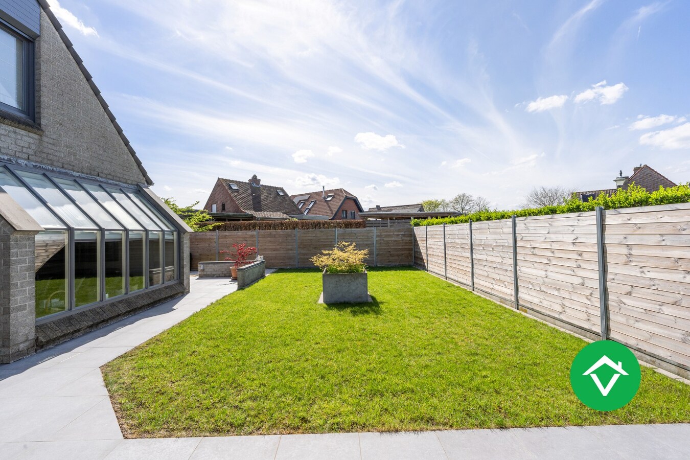 Alleenstaande woning met 5 slaapkamers en garage te Torhout 